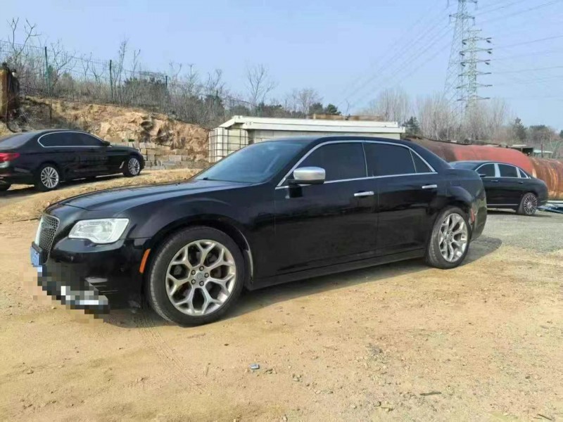 青岛18年克莱斯勒300C2