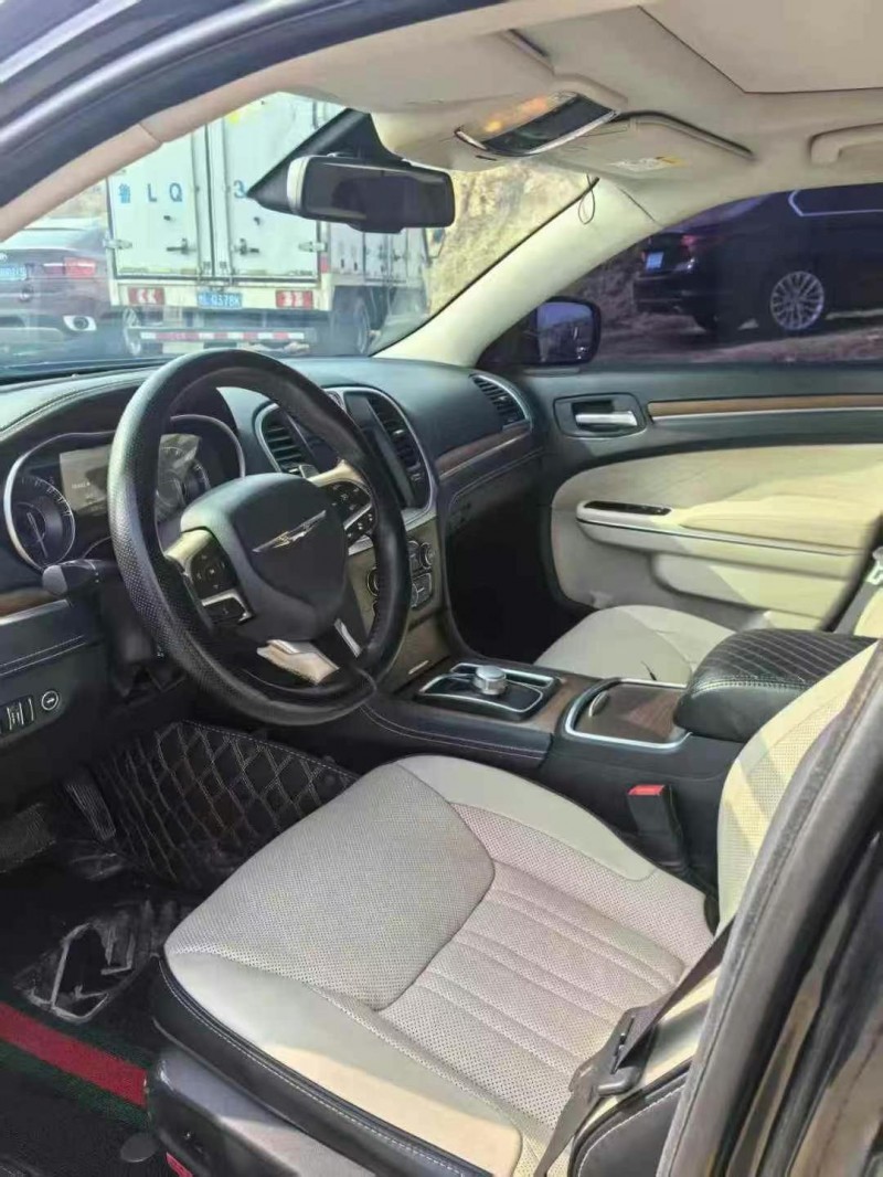 青岛18年克莱斯勒300C6