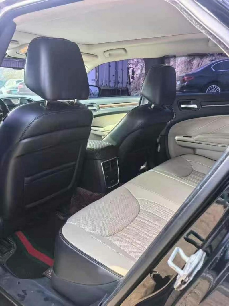 青岛18年克莱斯勒300C7
