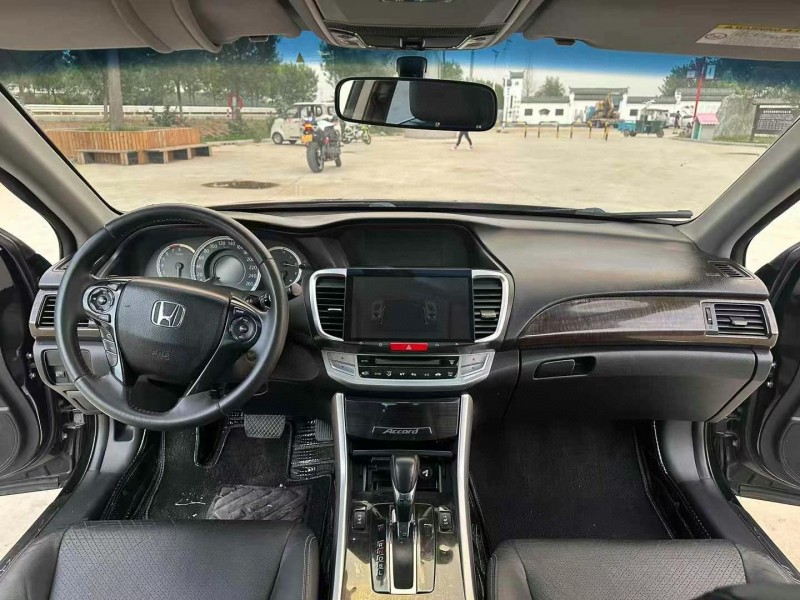 徐州14年本田雅阁4