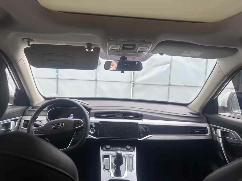 青島22年吉利博越4