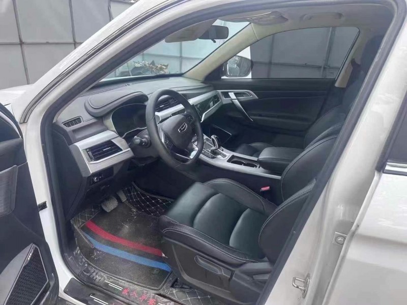 青島22年吉利博越5