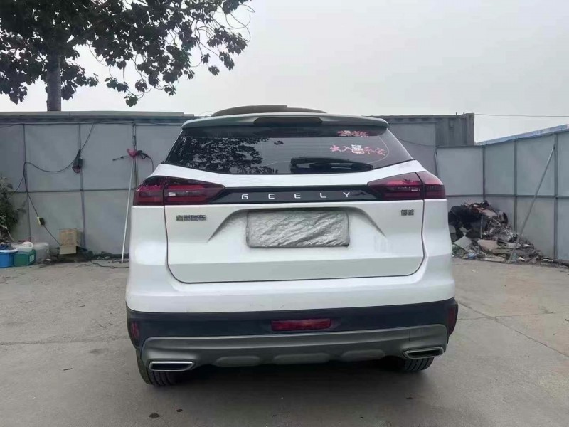 青島22年吉利博越8