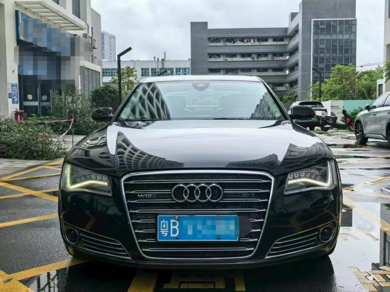 深圳12年奧迪A8L1