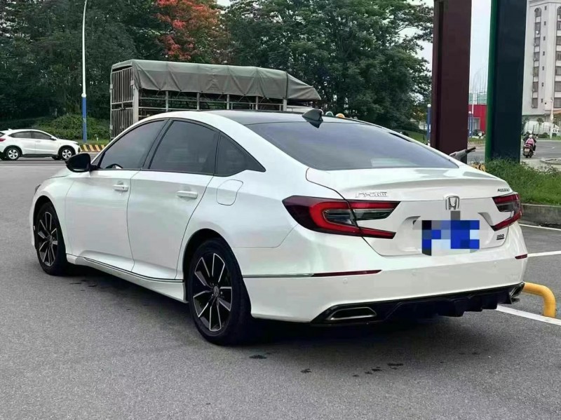 深圳22年本田雅阁7