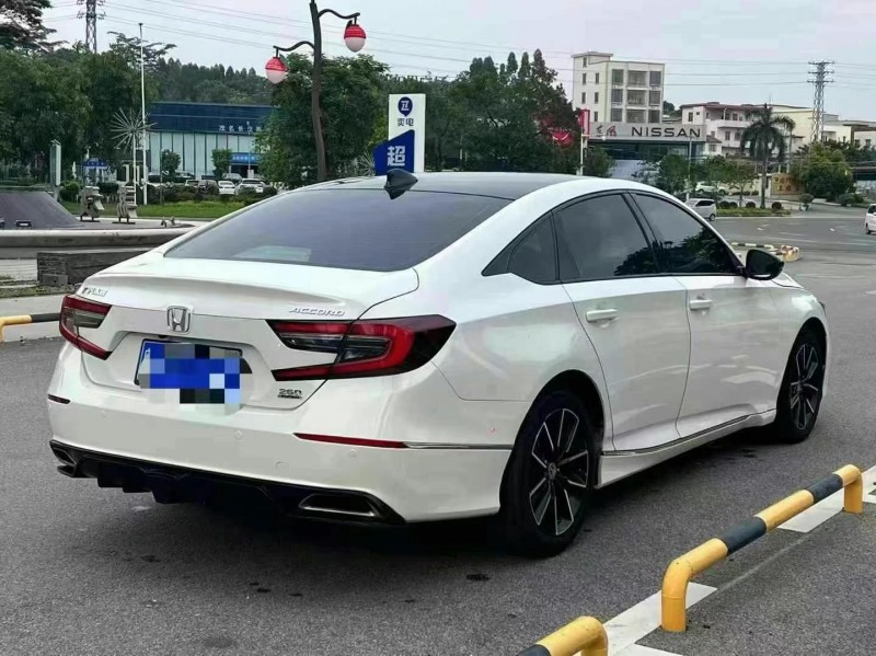 深圳22年本田雅阁8