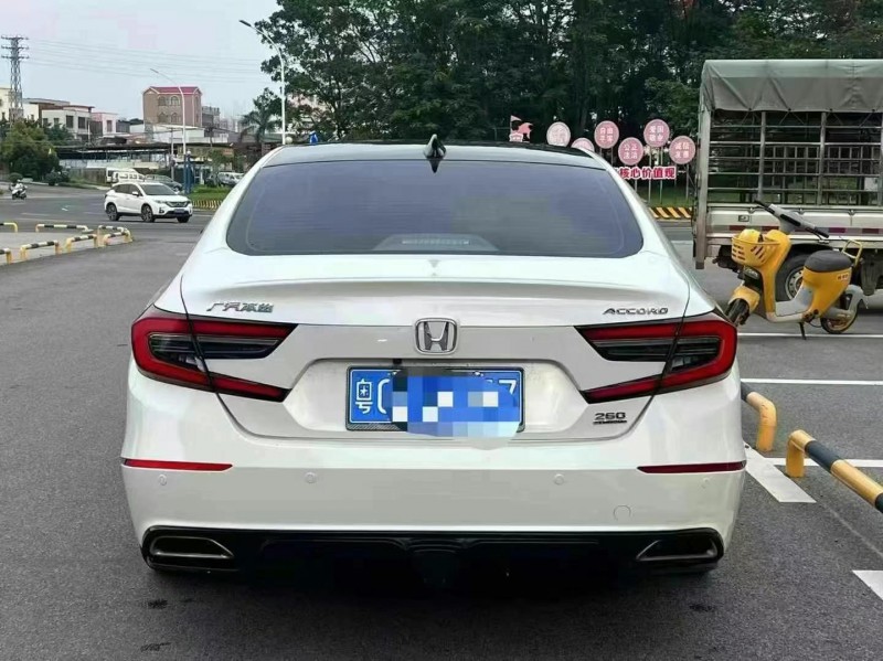 深圳22年本田雅阁9