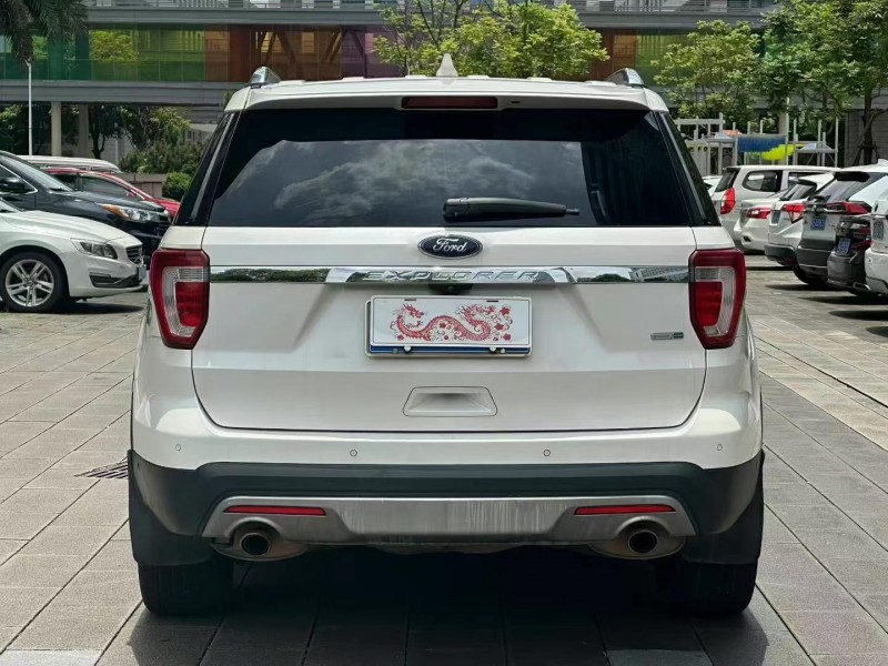 佛山17年福特探险者9