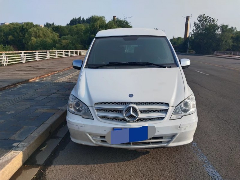 青岛13年奔驰威霆1