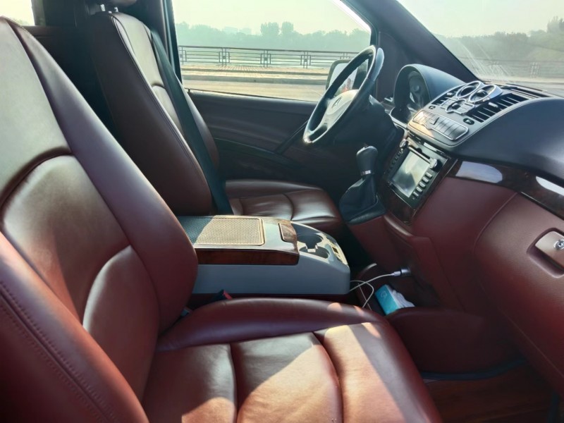 青岛13年奔驰威霆2