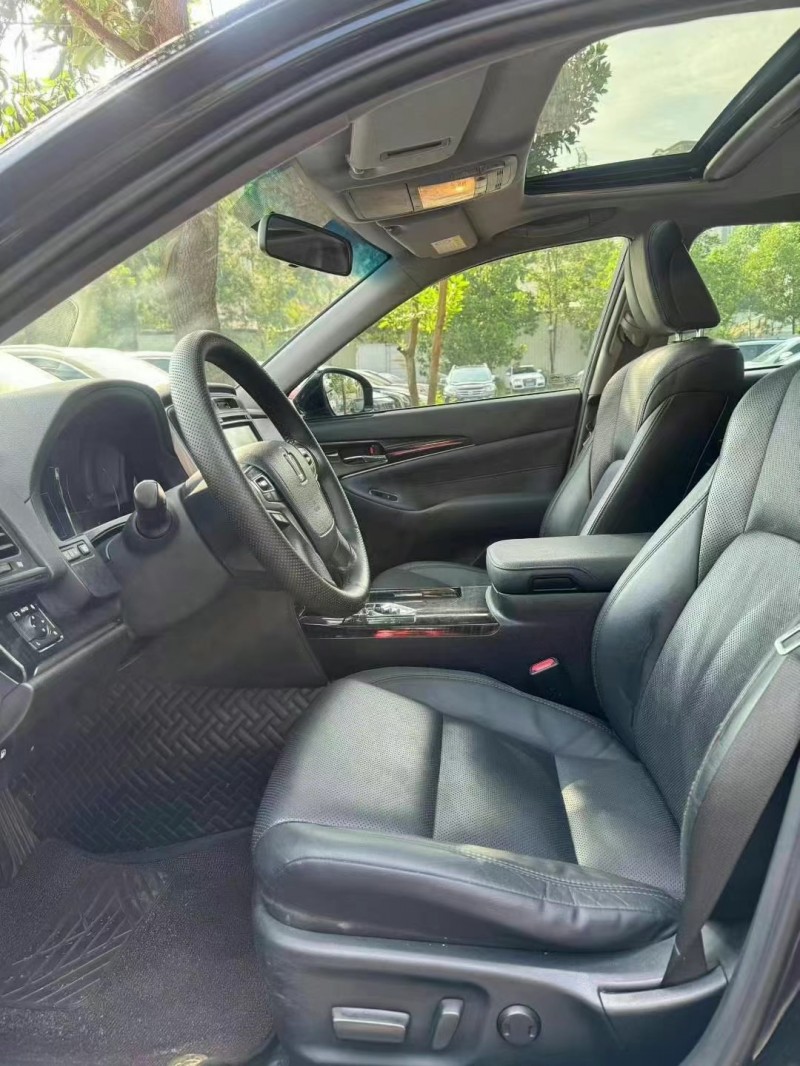 廣州17年豐田皇冠4