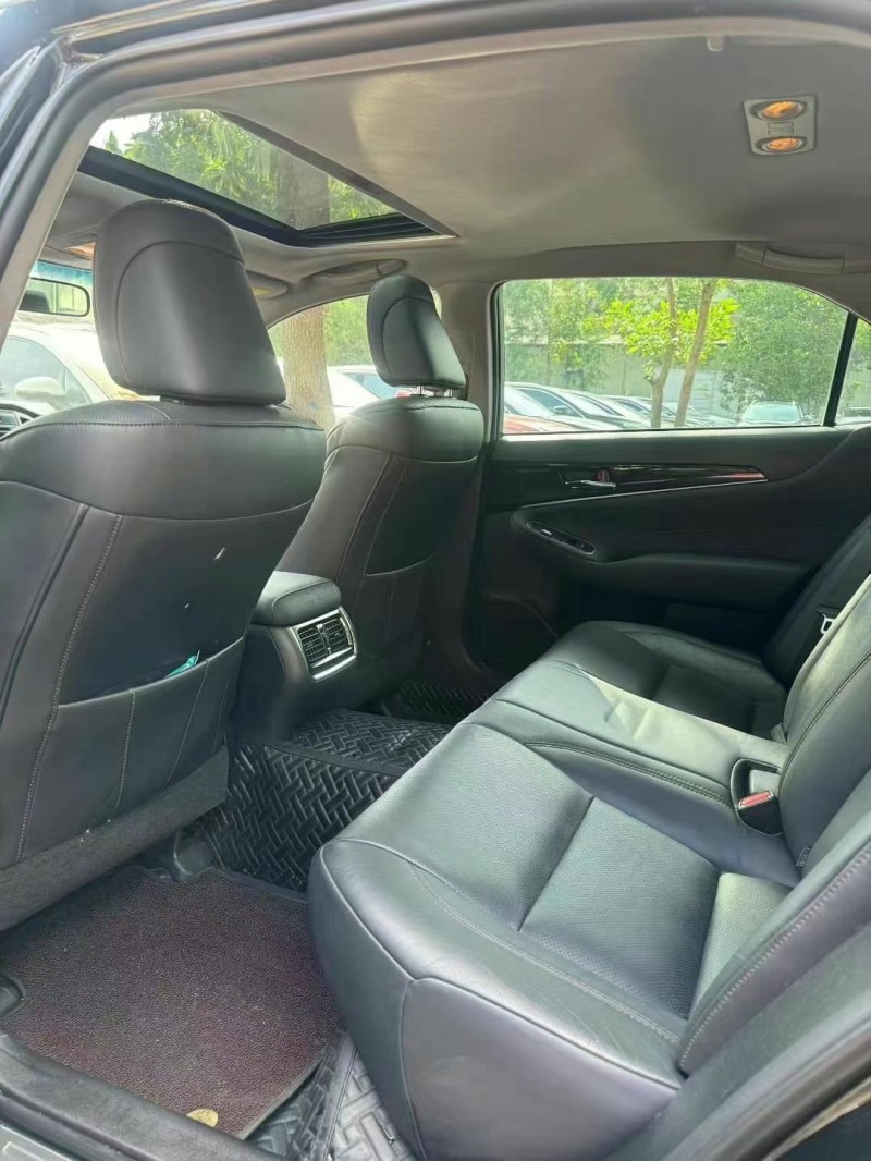 廣州17年豐田皇冠5