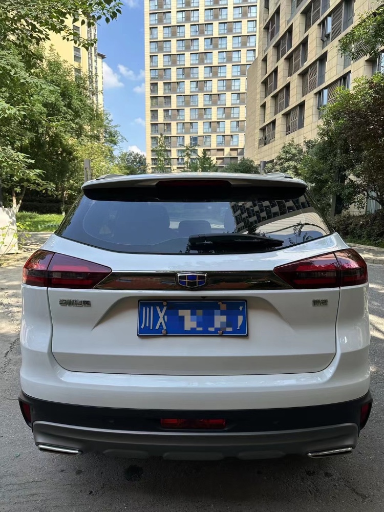 成都20年吉利博越8