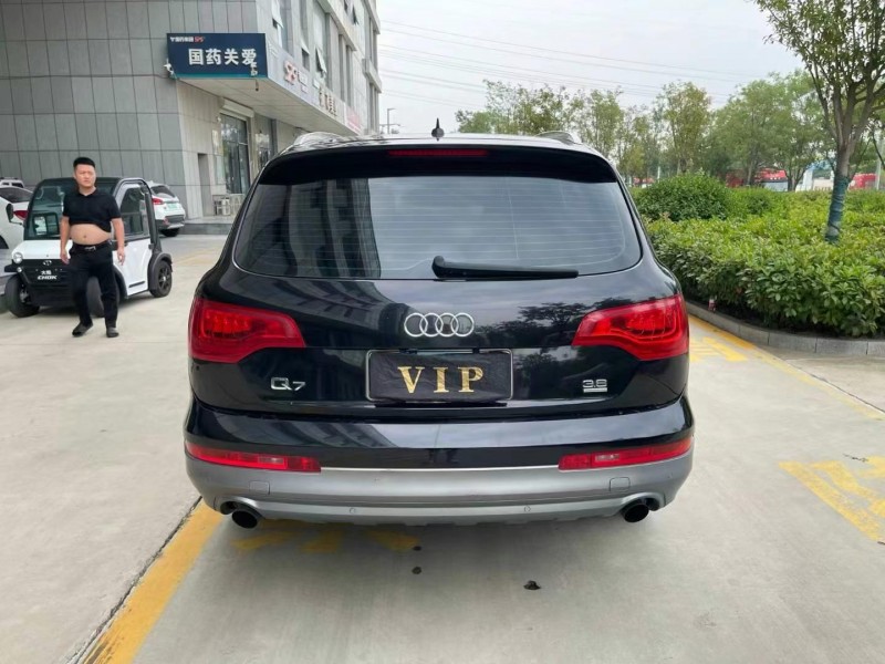 济南10年奥迪Q79