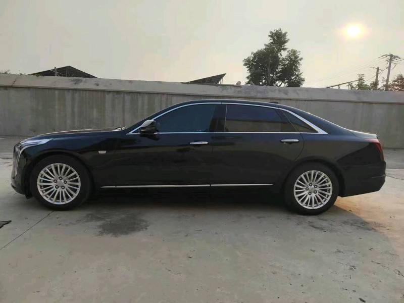 济宁22年凯迪拉克CT68