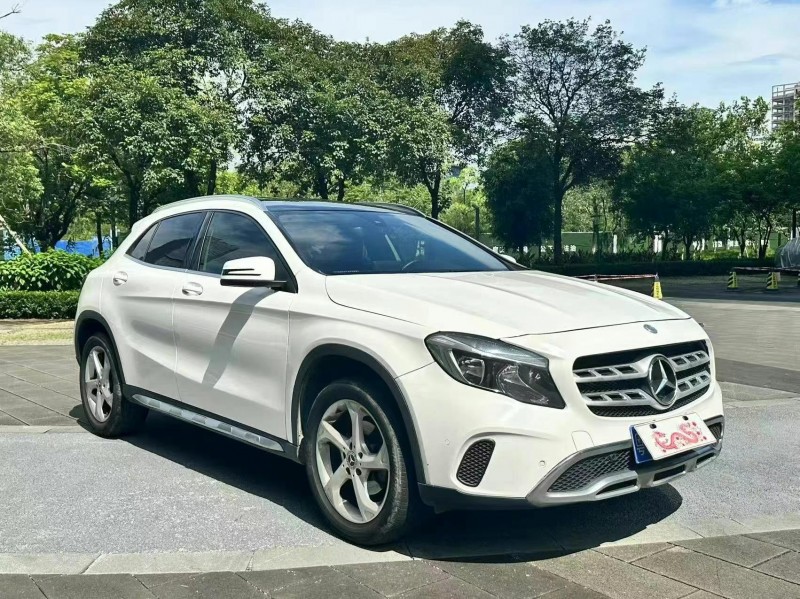 佛山19年奔驰GLA3