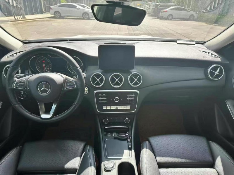 佛山19年奔驰GLA7