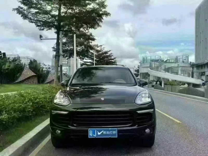 深圳15年保时捷卡宴1
