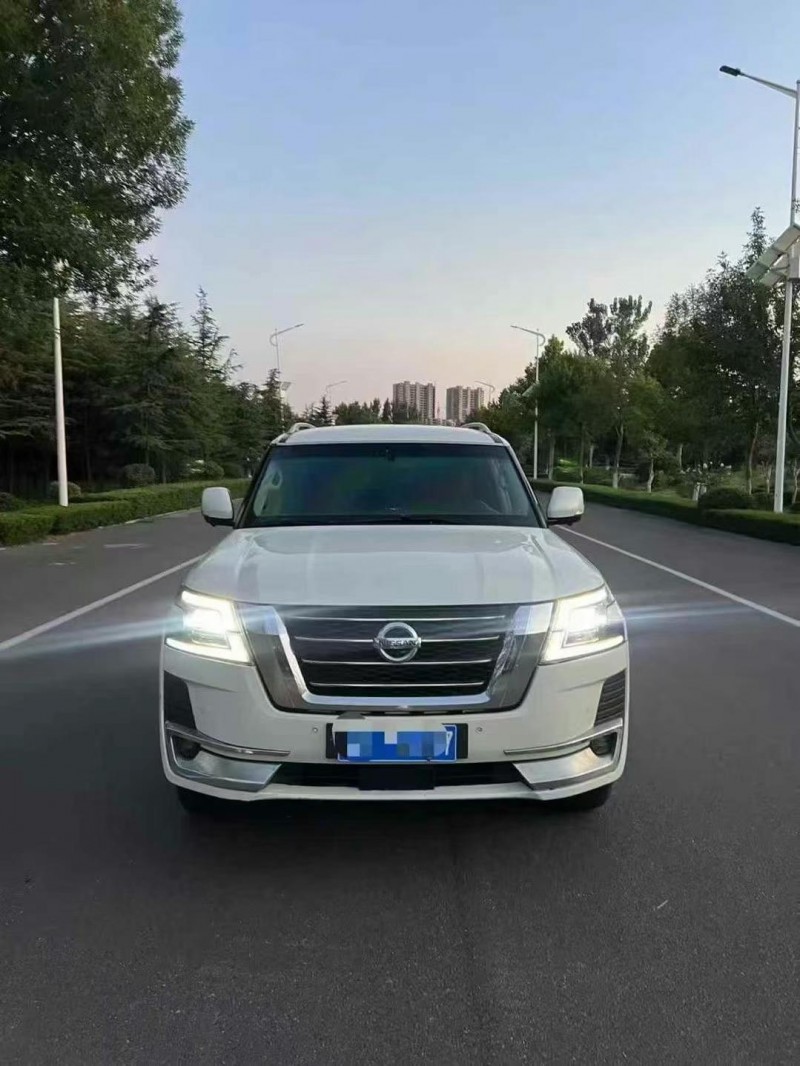 青島17年日產途樂1