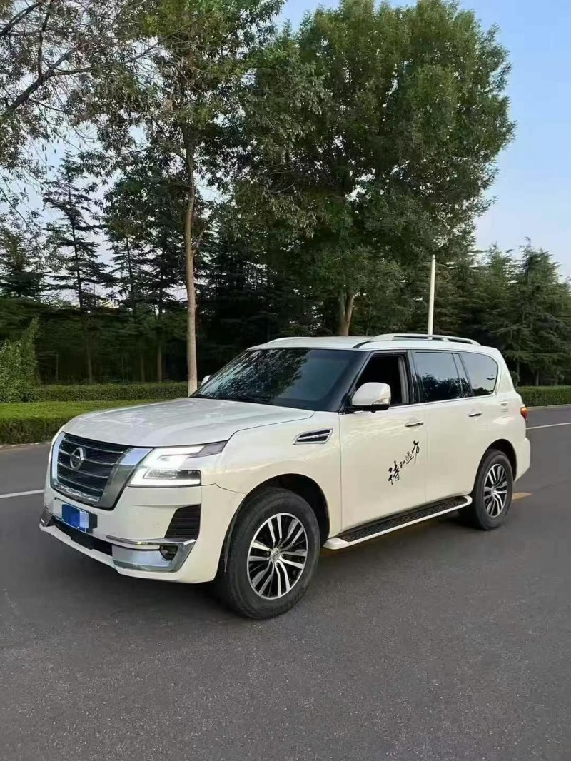 青島17年日產途樂2