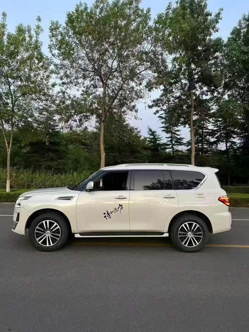 青島17年日產途樂3