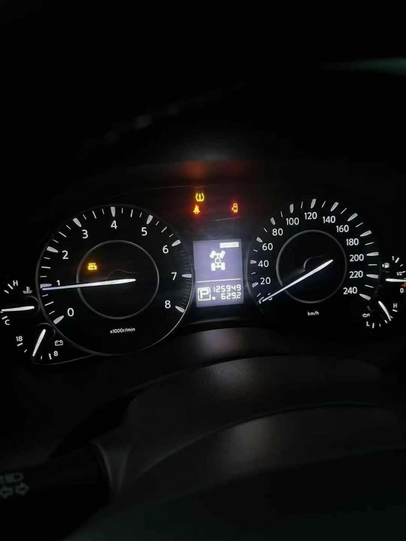 青島17年日產途樂4