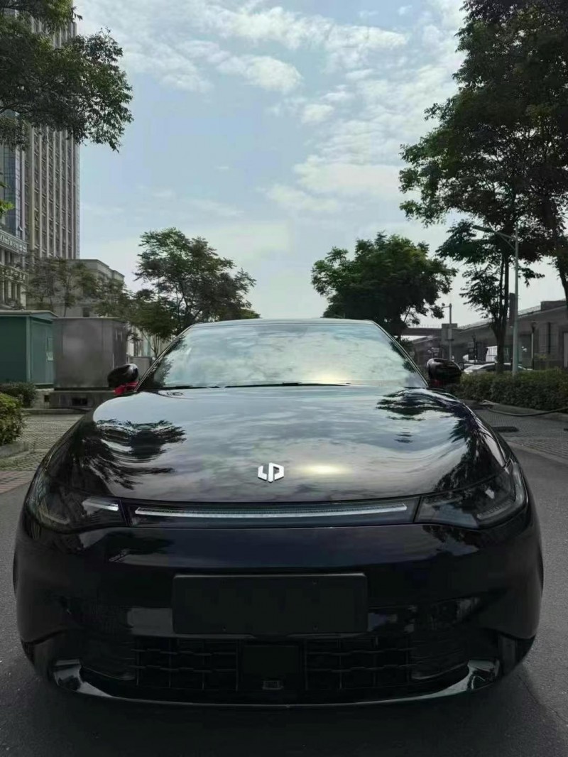襄陽25年零跑汽車C011