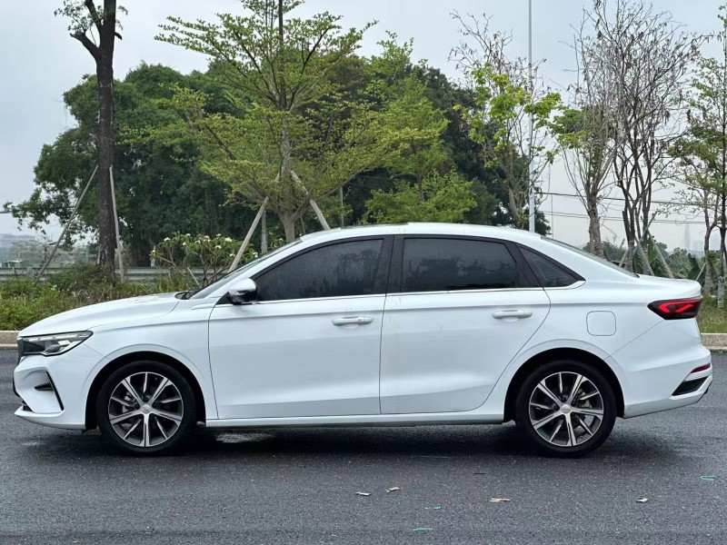 汕頭23年吉利帝豪4