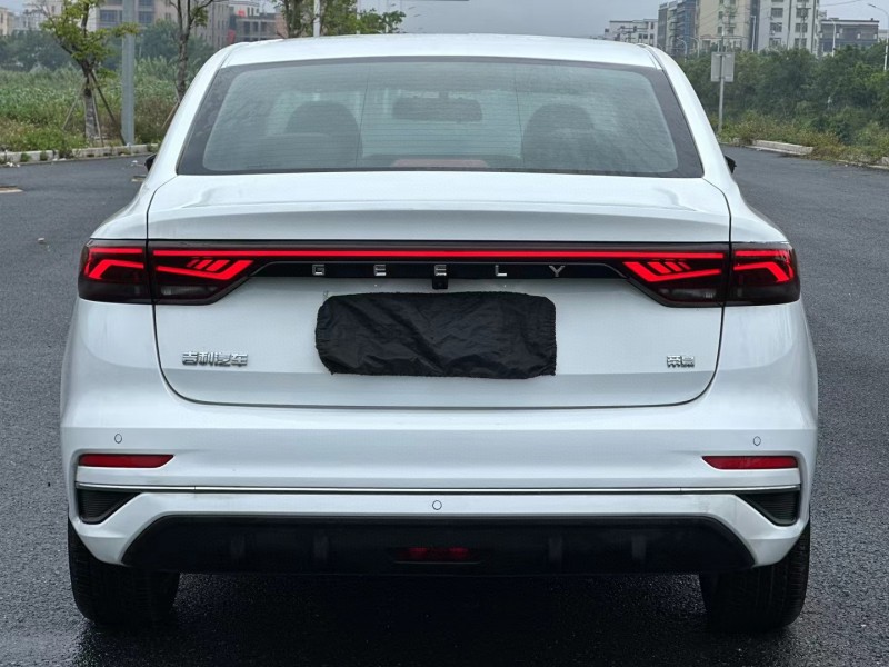 汕頭23年吉利帝豪8