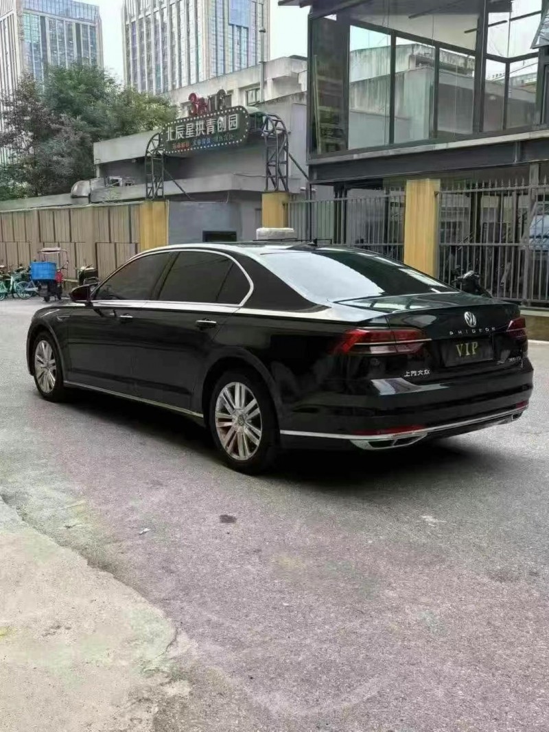 成都18年大众辉昂8