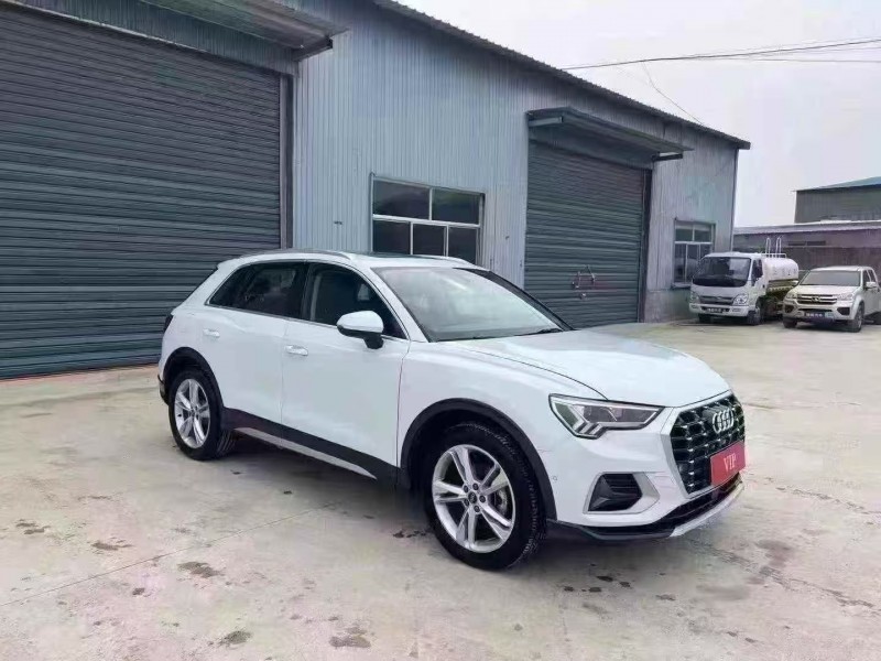 青岛22年奥迪Q33