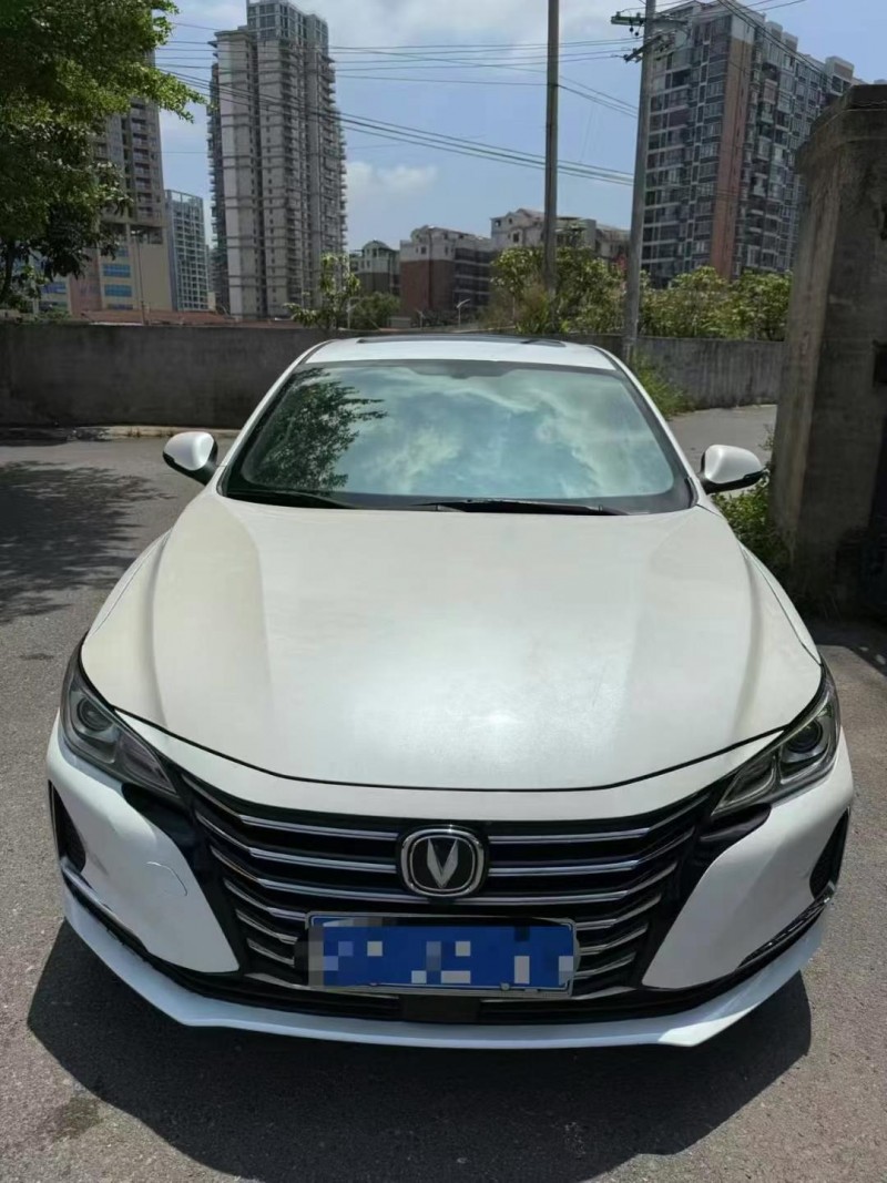 防城港19年長安汽車睿騁1