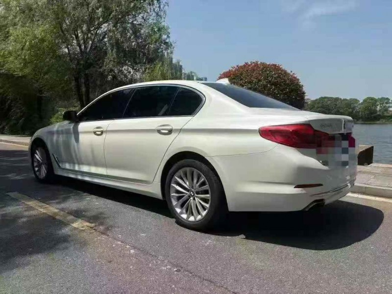 景德镇20年宝马5系8