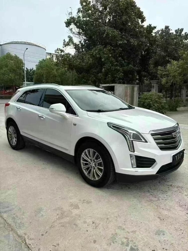 襄陽18年凱迪拉克XT53