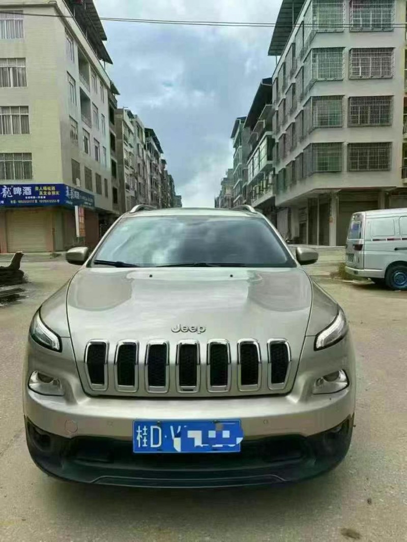 玉林16年Jeep自由光1