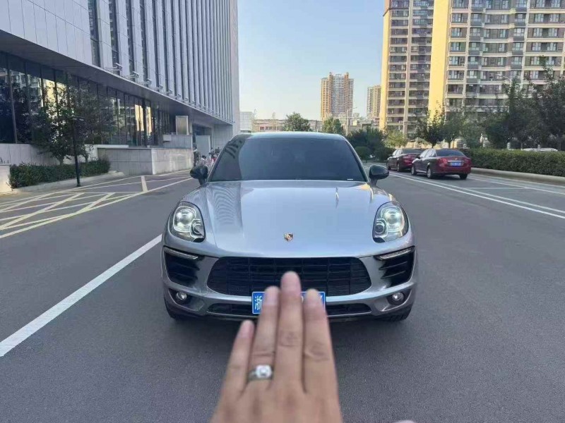 青岛14年保时捷Macan1