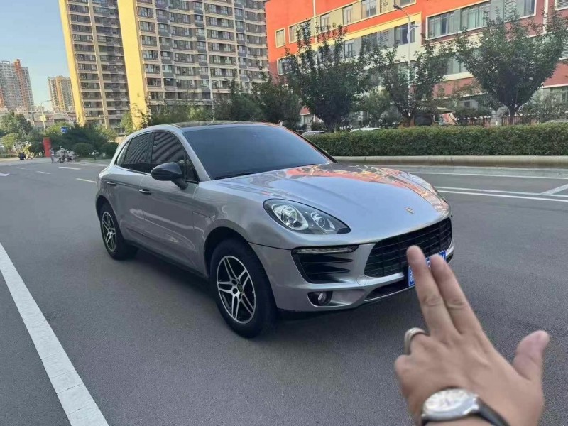 青岛14年保时捷Macan3