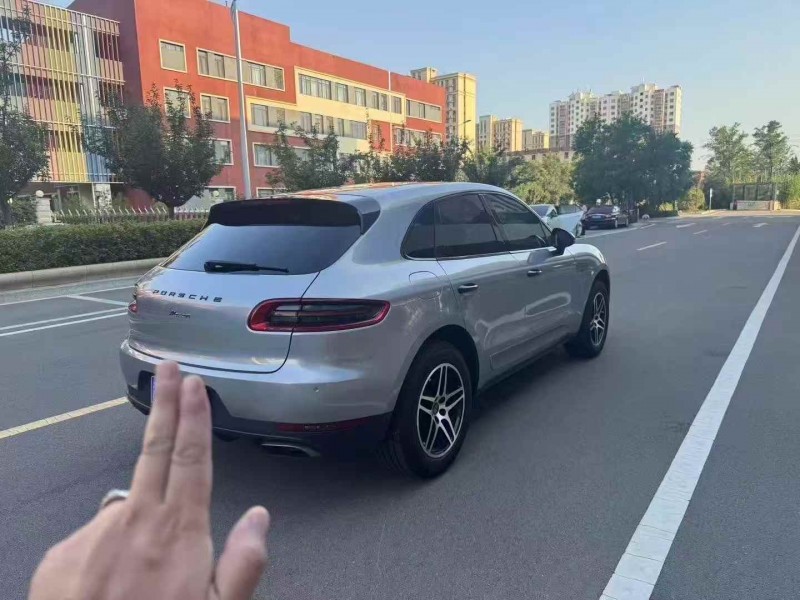 青岛14年保时捷Macan7