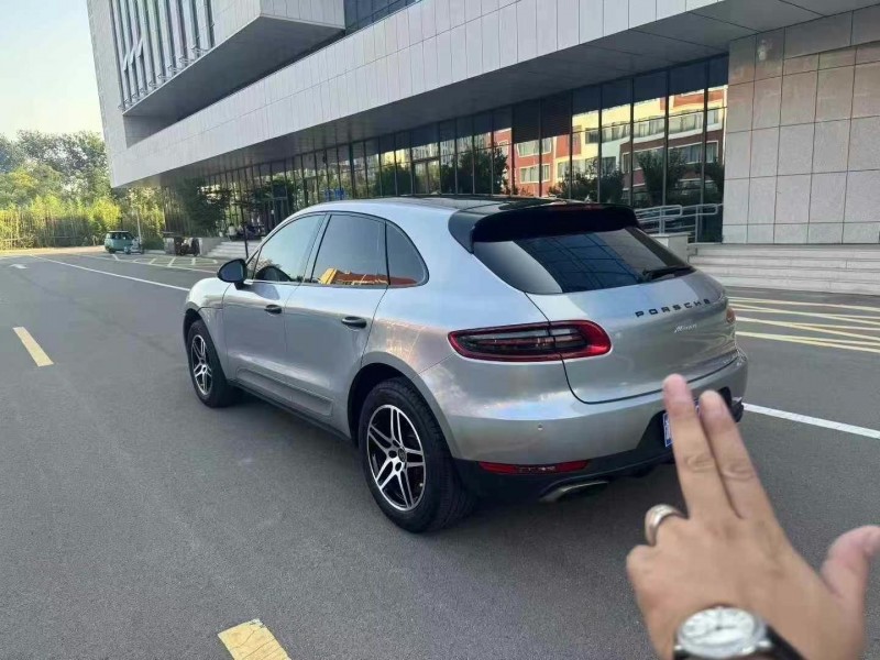 青岛14年保时捷Macan8