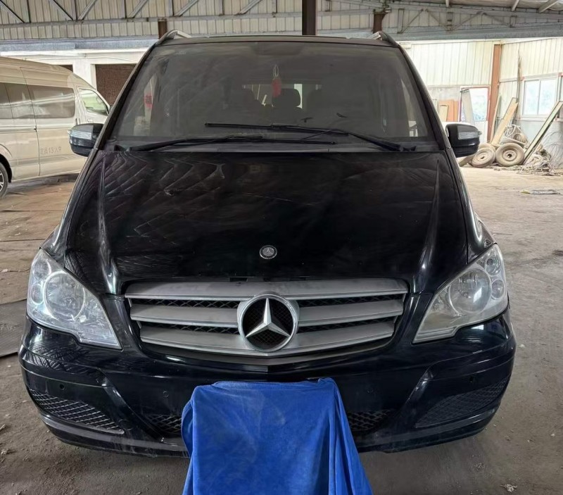 青岛16年奔驰唯雅诺1