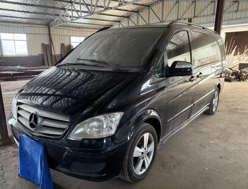 青岛16年奔驰唯雅诺2