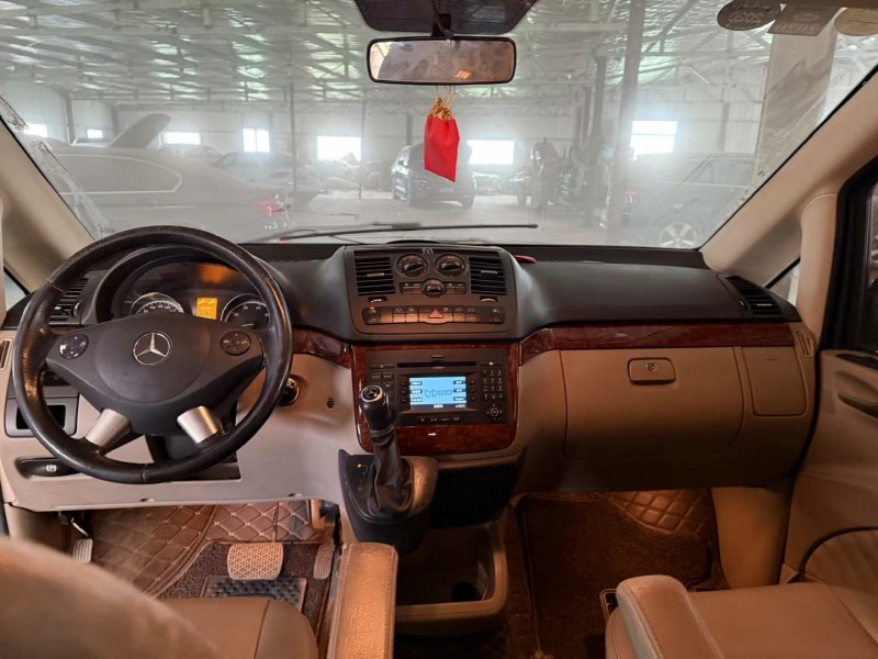 青岛16年奔驰唯雅诺6