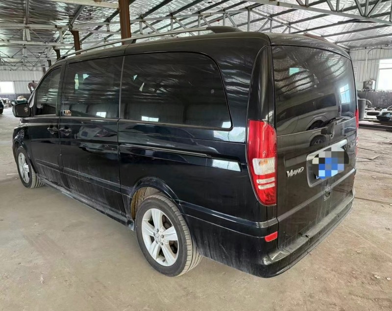 青岛16年奔驰唯雅诺7