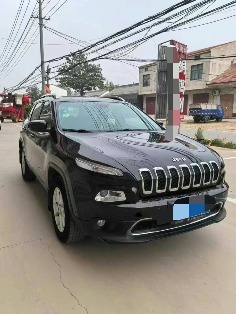 邯郸17年Jeep自由光2