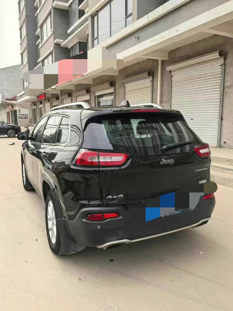 邯郸17年Jeep自由光4