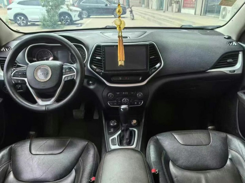 邯郸17年Jeep自由光8