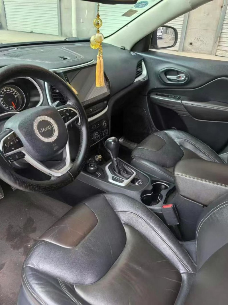 邯郸17年Jeep自由光9