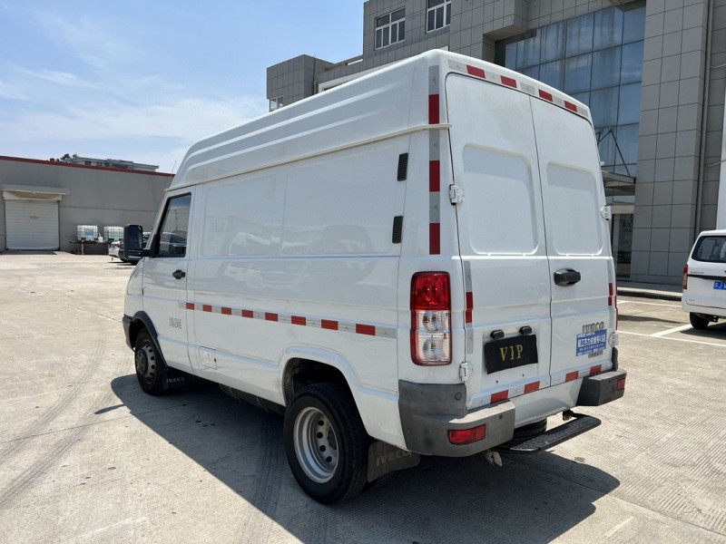 鹽城22年依維柯得意8