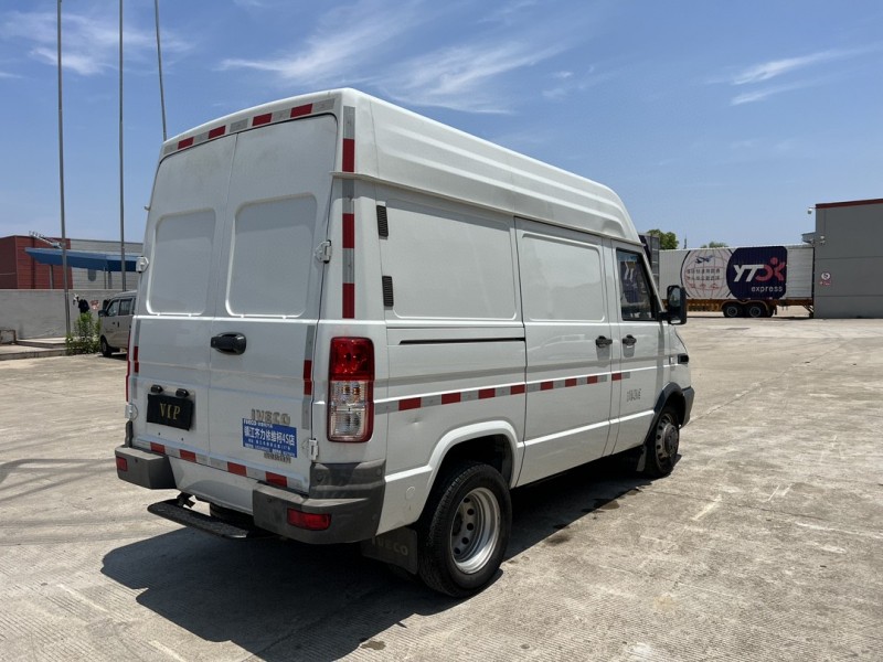 鹽城22年依維柯得意9