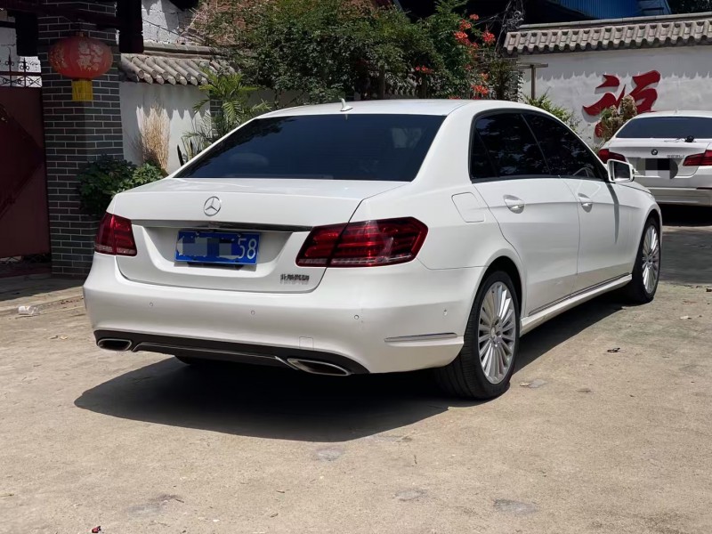 济宁14年奔驰E8